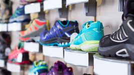 una historica casa de deportes de ensenada cierra sus puertas y liquida zapatillas, botines y mochilas una historica casa de deportes de ensenada cierra sus puertas y liquida zapatillas, botines y mochilas