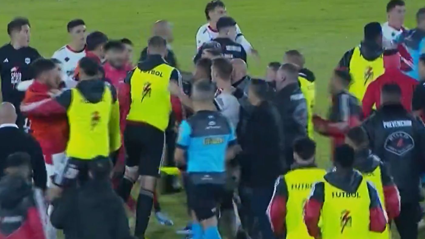 Pelea Deportivo Riestra Newells Copa Argentina.jpg