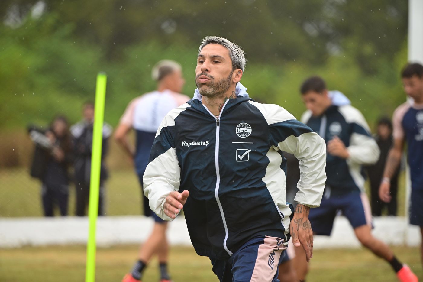 Gimnasia entrenamiento Estancia Chica pretemporada Castro