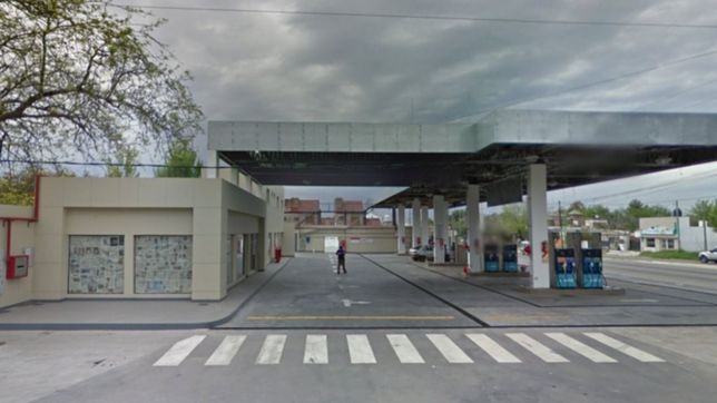 terror en una estacion de servicio: asalto a los playeros y robo la recaudacion del shop