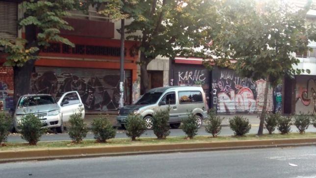 el feriado arranco con un impresionante choque en pleno centro platense