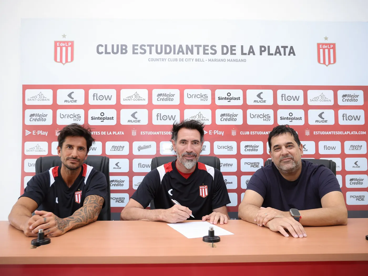 Eduardo Domínguez contrato Estudiantes