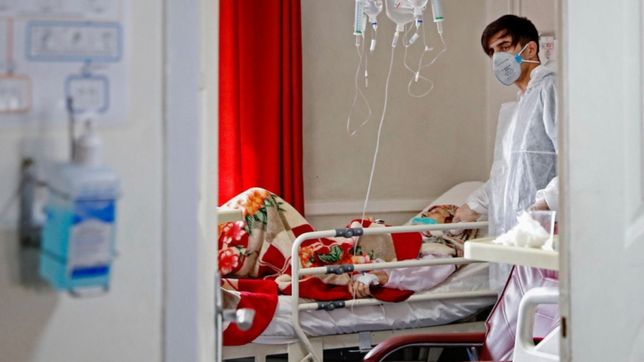 coronavirus: el gobierno analiza otorgar un bono de $30 mil a los trabajadores de la salud