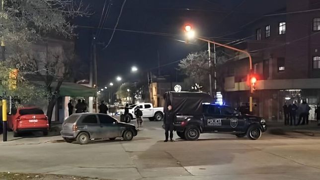 un policia mato a la novia de su ex, se atrinchero en un gimnasio y se quito la vida