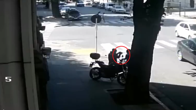 intentaron robar una moto en pleno centro, pero no pudieron romper el tambor de encendido