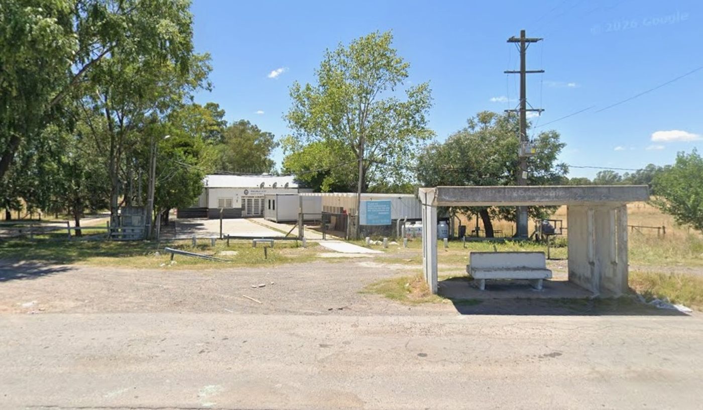 La falta de colectivos dificulta la llegada a una escuela de La Plata