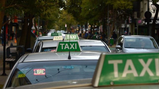 brutal ataque a un taxista en la plata: le apoyaron una cuchilla en el cuello para robarle