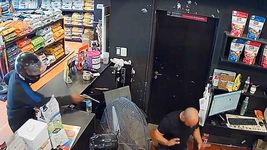 entraron armados a un pet shop de la plata y lo asaltaron a plena luz del dia entraron armados a un pet shop de la plata y lo asaltaron a plena luz del dia