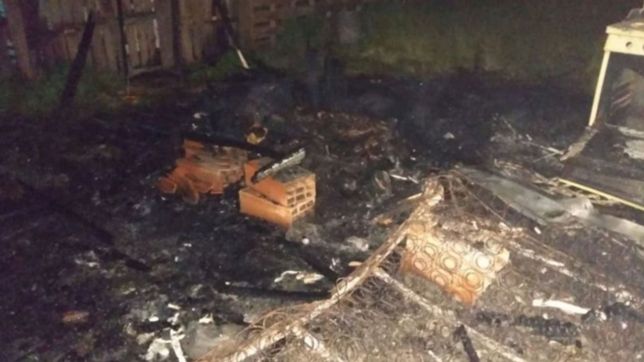 villa elisa: prendieron un espiral por los mosquitos y se les incendio su casa