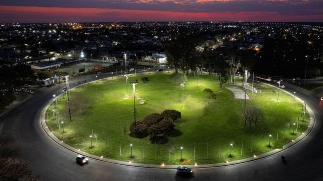 iluminacion y forestacion: termino el plan de renovacion de rotondas de acceso a la plata