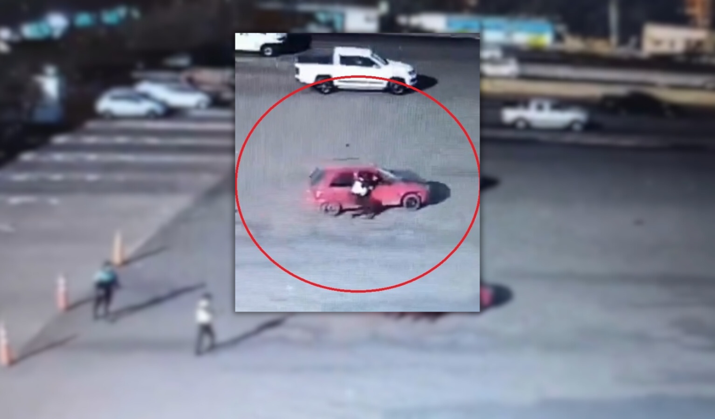 Auto que atropella a policía en autopista (1).png