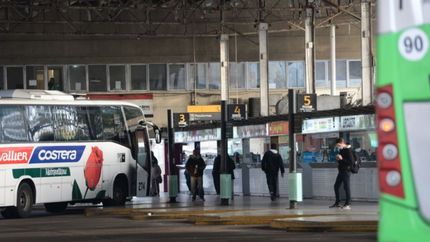Analizan pedir el pase sanitario para viajes en micro de media y larga distancia