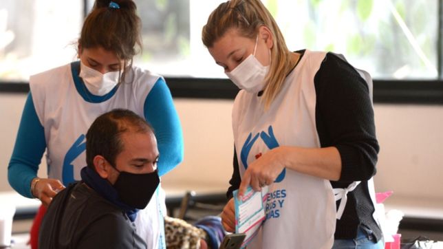 aseguran que en la provincia solo falta vacunar a un millon de personas contra el covid-19