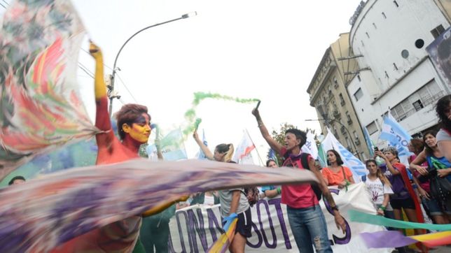 las mujeres coparon la plata por el aborto, el fin de la violencia y mas igualdad