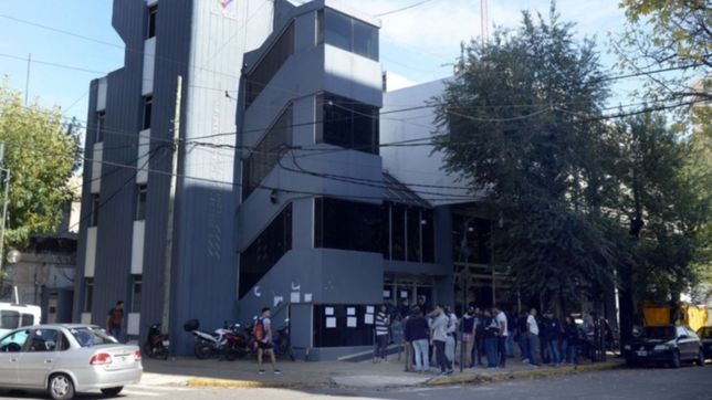 un exagente de control urbano cayo por intentar coimear a un comerciante de la plata