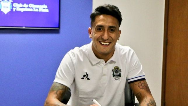 santiago rosales fue uno de los ultimos en llegar a gimnasia, pidio la 10 y se meteria entre los titulares