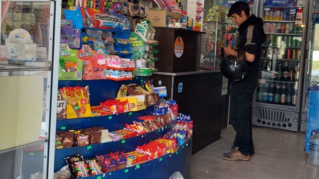 le robaron dos veces, lo apuntaron con un arma y decidio renunciar a su trabajo en la plata