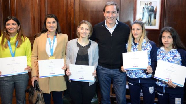 julio garro recibio a deportistas platenses que se destacaron en los juegos panamericanos