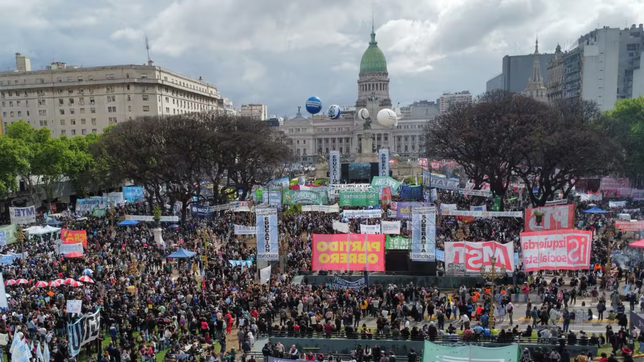 la marcha  federal universitaria volvio a movilizar a miles de personas en defensa de la educacion publica