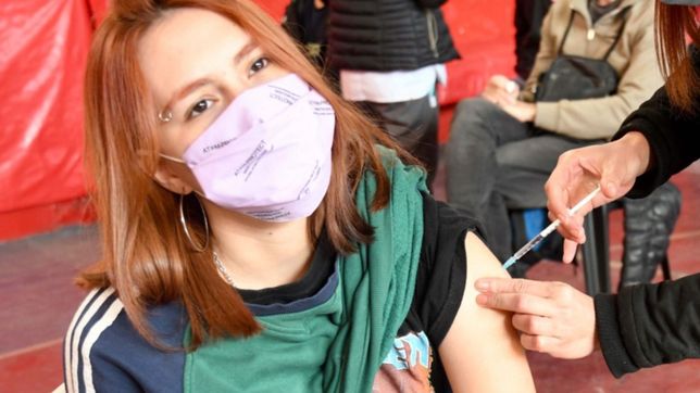 aprobaron la aplicacion de un refuerzo contra el covid-19 para adolescentes