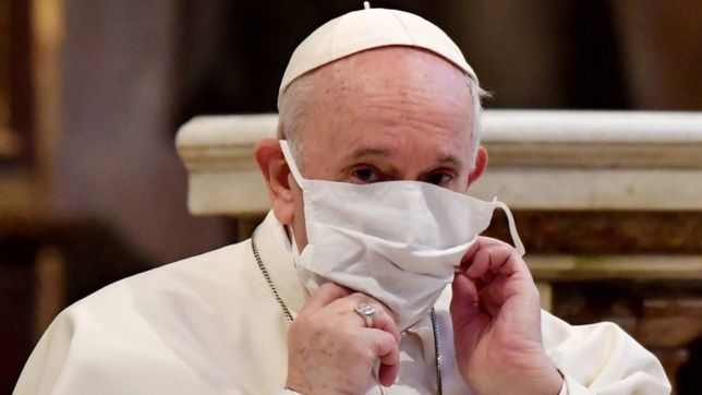 el papa francisco contra los planes sociales: no se puede vivir de subsidios