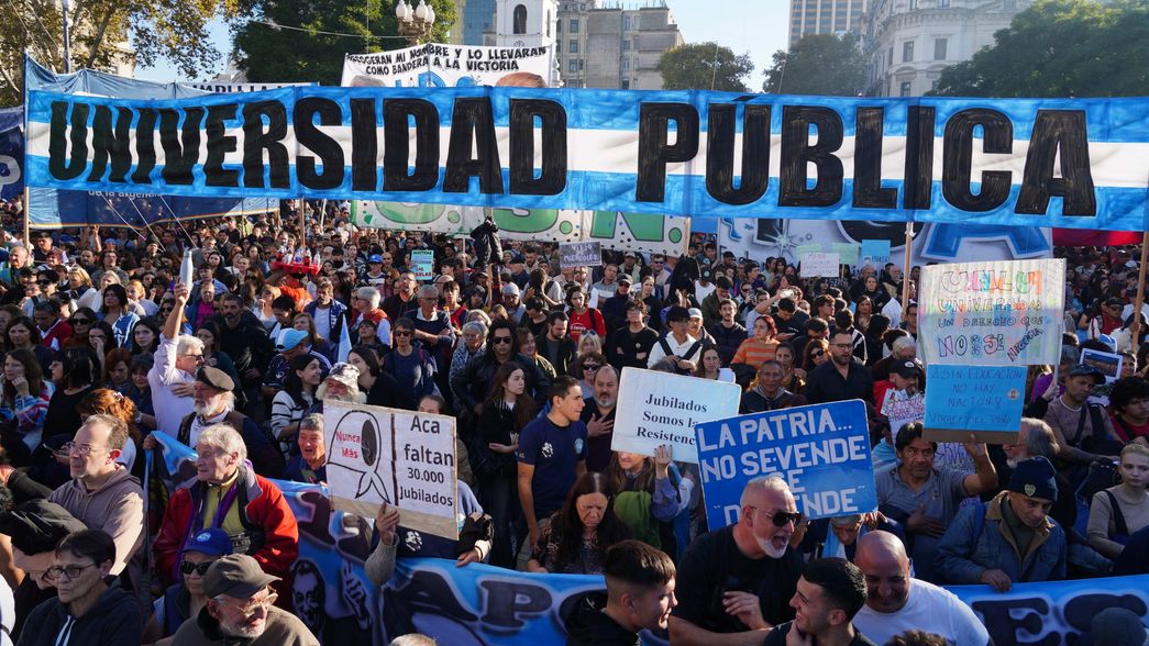 Una multitud reclamó al gobierno de Javier Milei el financiamiento de las universidades