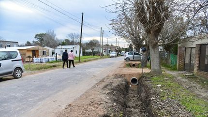 Inauguraron obras de asfalto, tareas de zanjeo y recambio de luminarias en una zona de Abasto