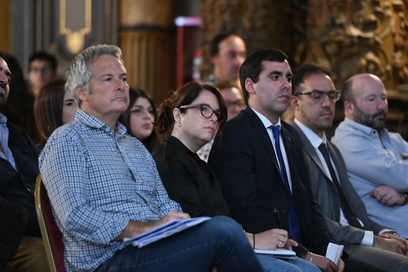 Los concejales Guillermo Bardón y Florencia Defeo de La Libertad Avanza y Nicolás Morzone e Iván Zanetto del PRO.