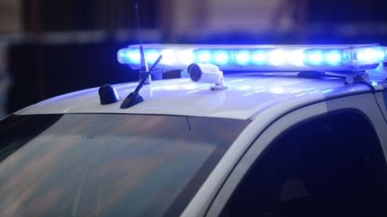 Detuvieron a un hombre por arrojar a su esposa a las vías del tren