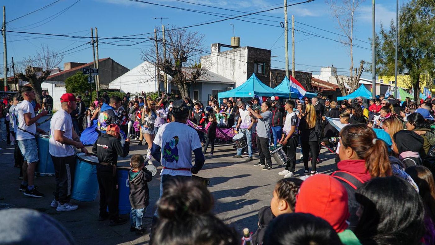 Altos de San Lorenzo celebró sus 32 años de vida. El intendente Julio Alak estuvo presente con parte de su Gobierno.