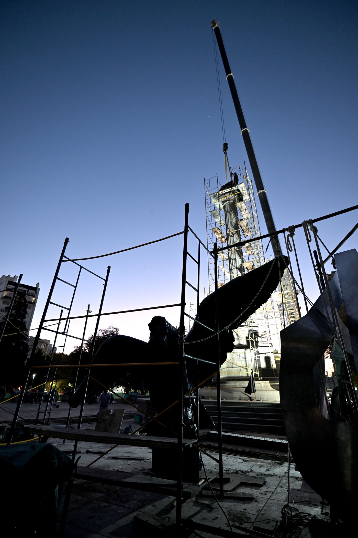 Plaza Italia colocación del águila (6).JPG