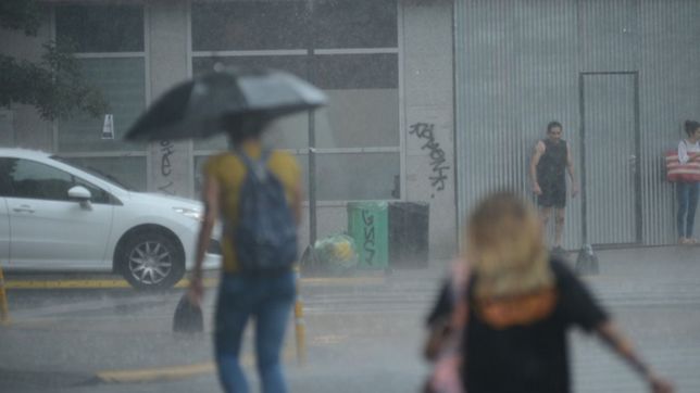 ¿a que hora llegan las tormentas y las rafagas de viento a la plata?