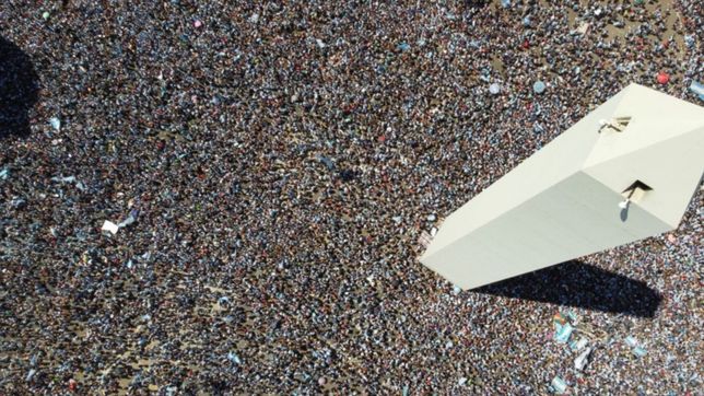 ya arranco la caravana y miles de argentinos esperan por los campeones del mundo