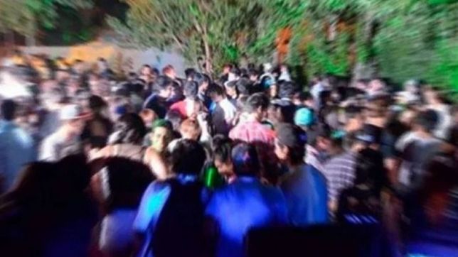 el polemico meme que se burla de una campana de la municipalidad por las fiestas