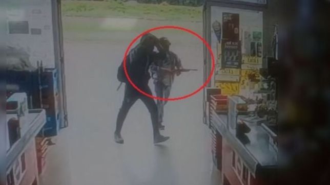 violento robo con armas en un supermercado de la plata
