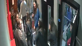 quedaron atrapados en un ascensor y al rescatarlos descubrieron que eran 10: los tensores aguantaron de milagro quedaron atrapados en un ascensor y al rescatarlos descubrieron que eran 10: los tensores aguantaron de milagro