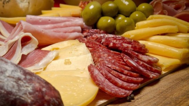 salame, roquefort, aceitunas: ofrece una picada de recompensa por el celular de su mama