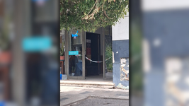 fue a pedir trabajo a una delegacion, no se le dieron y destrozo el edificio
