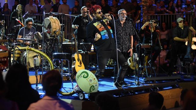 los autenticos decadentes llegan a la ciudad para iniciar su gira