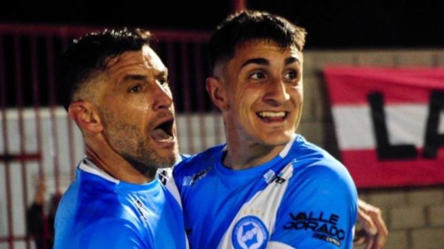 video: con la magia intacta, lucas licht hizo un golazo olimpico para la villa san carlos