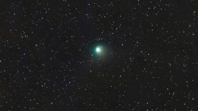 la impactante imagen del cometa verde y marte captada por los astronomos de la unlp