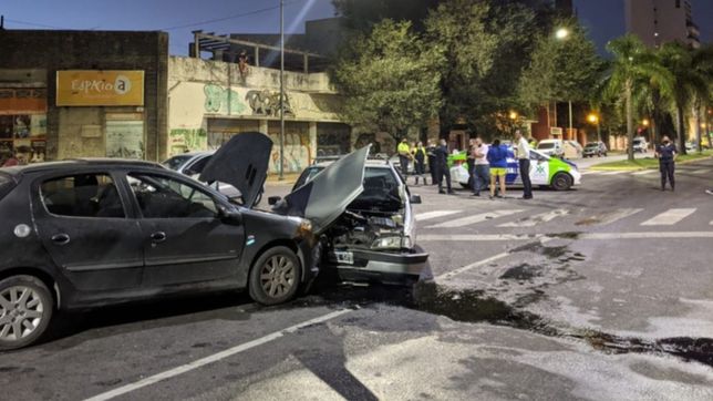 video: cruzo en rojo y provoco un impactante choque multiple en diagonal 74