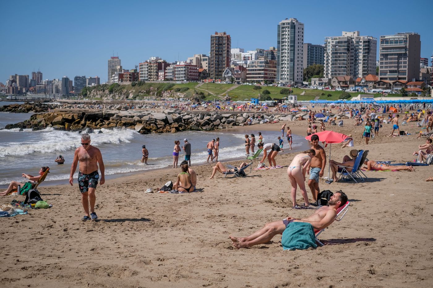 En la previa del verano 2025-2026, el Gobierno impulsa un nuevo fin de semana largo para fomentar el turismo