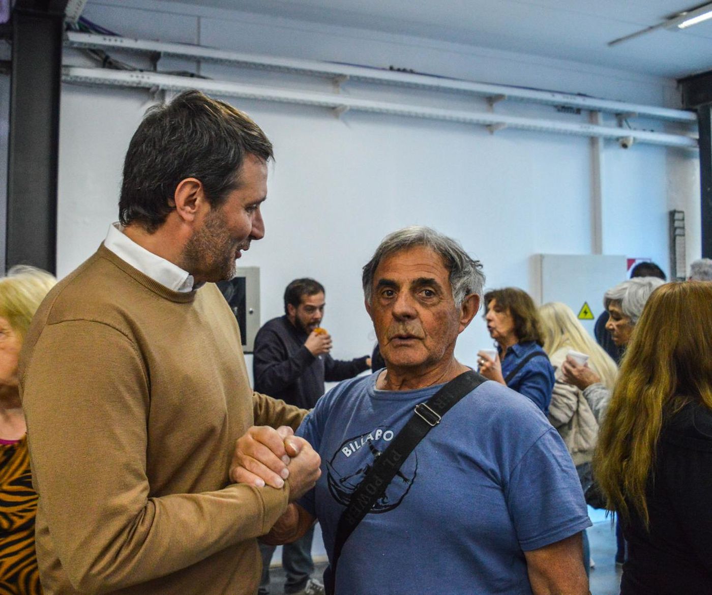 Rodrigo Vallejos, titular de PAMI La Plata, saludó personalmente a todos los asistentes. Rodrigo Vallejos, titular de PAMI La Plata, saludó personalmente a todos los asistentes.