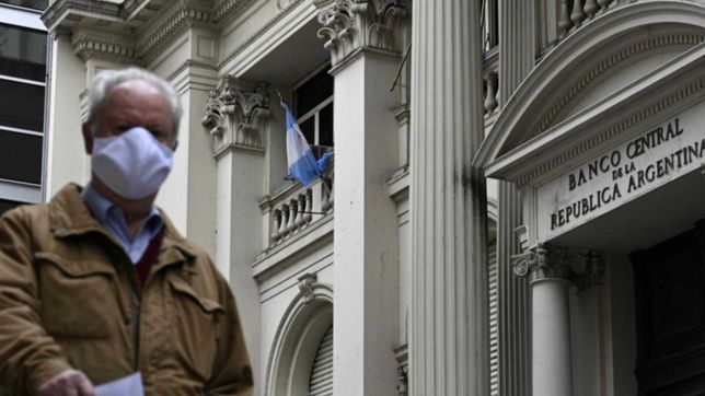 el banco central analiza una nueva suba de tasa de interes tras la inflacion de febrero