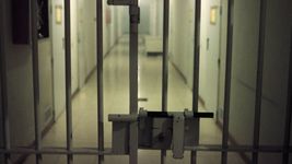 un hombre visitaba a un familiar en la carcel y cayo preso porque era buscado intensamente un hombre visitaba a un familiar en la carcel y cayo preso porque era buscado intensamente