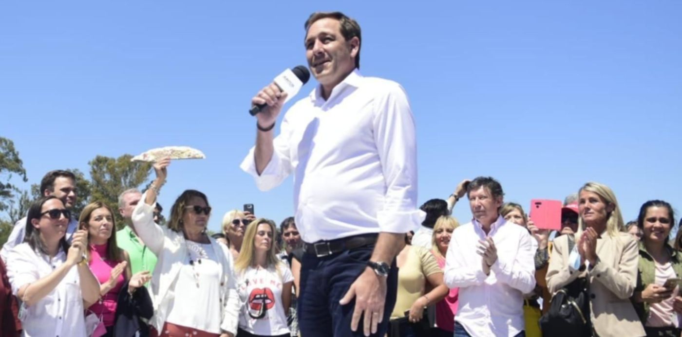 Julio Garro en presentación de Santilli