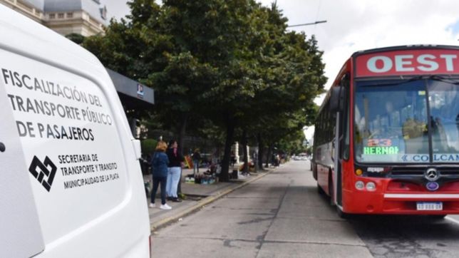 en una zona de la plata agregaron micros gratis para chicos de escuelas