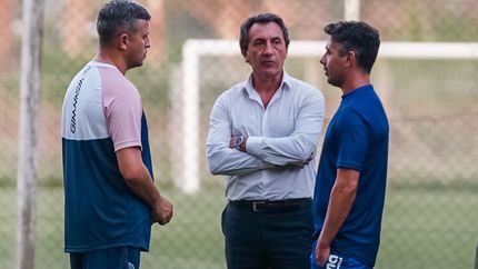 La dirigencia de Gimnasia decidió que continúe Diego Flores al mando del equipo