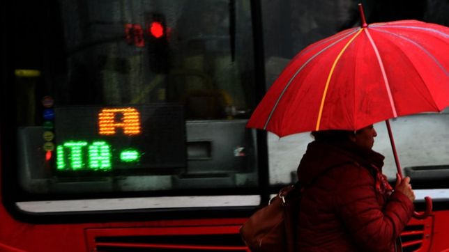 ¿a que hora podria empezar a llover este martes en la plata?